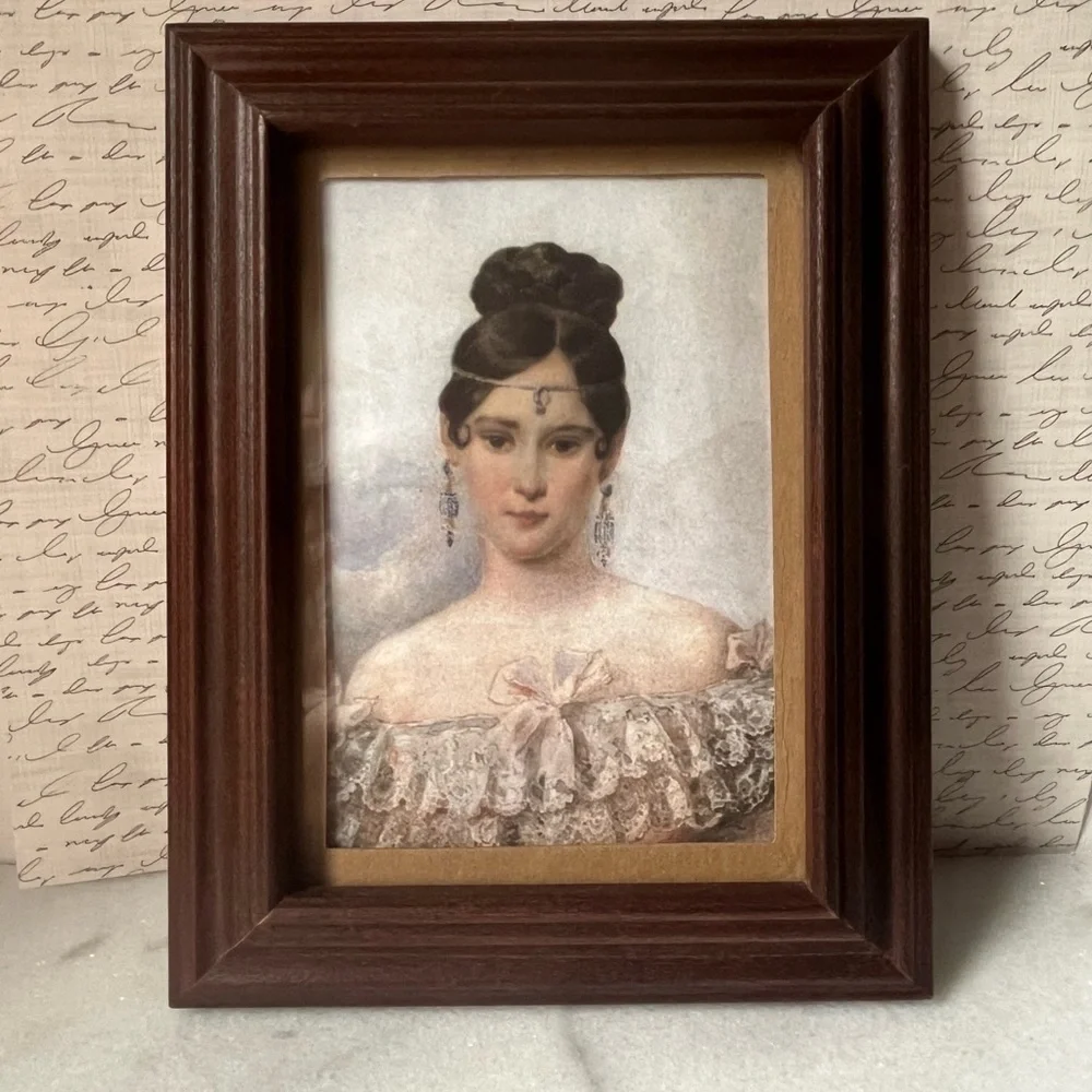 Vintage wooden picture frame 7”x9”